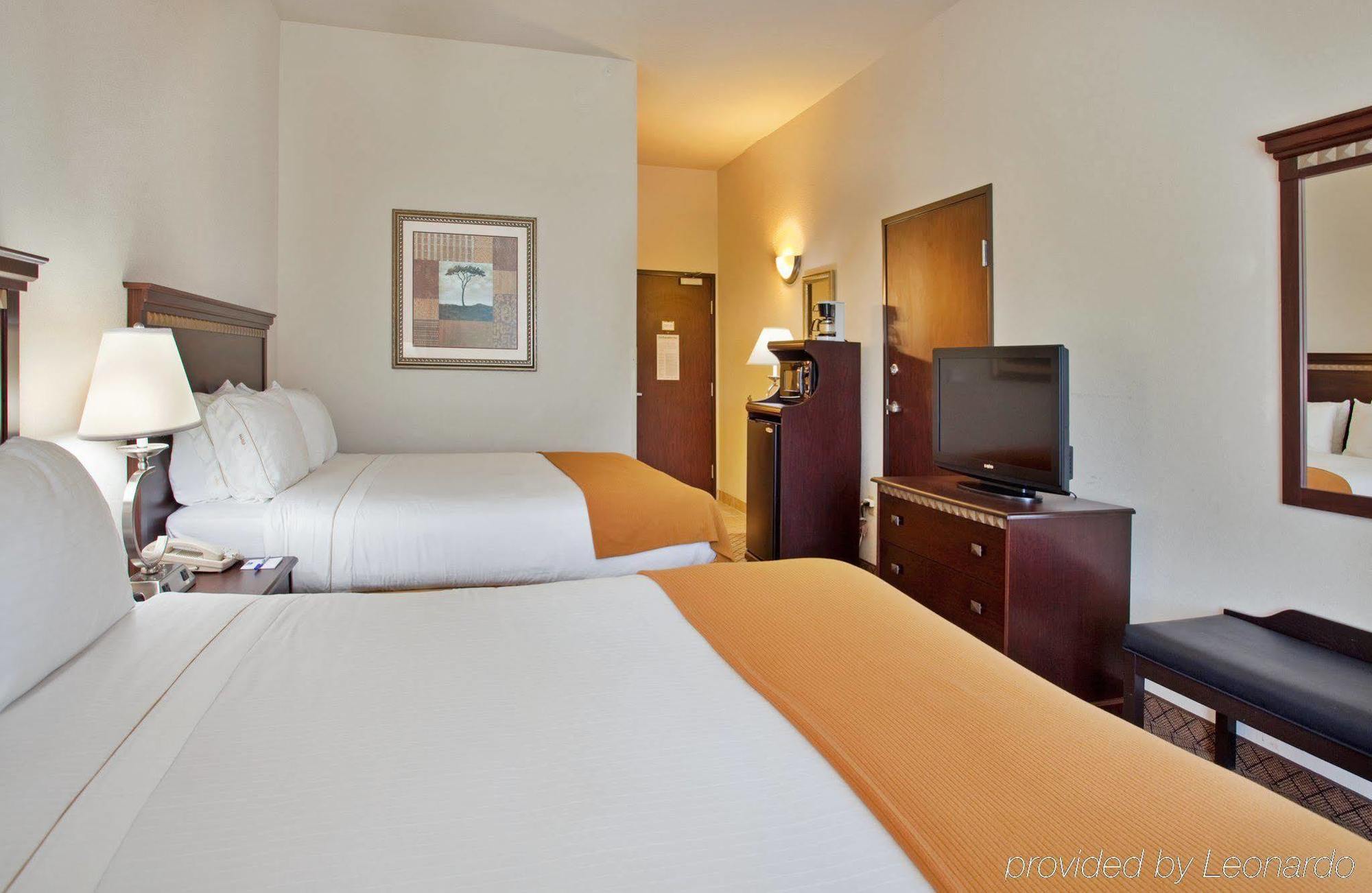Holiday Inn Express Hotel & Suites Mcpherson By Ihg Quarto foto