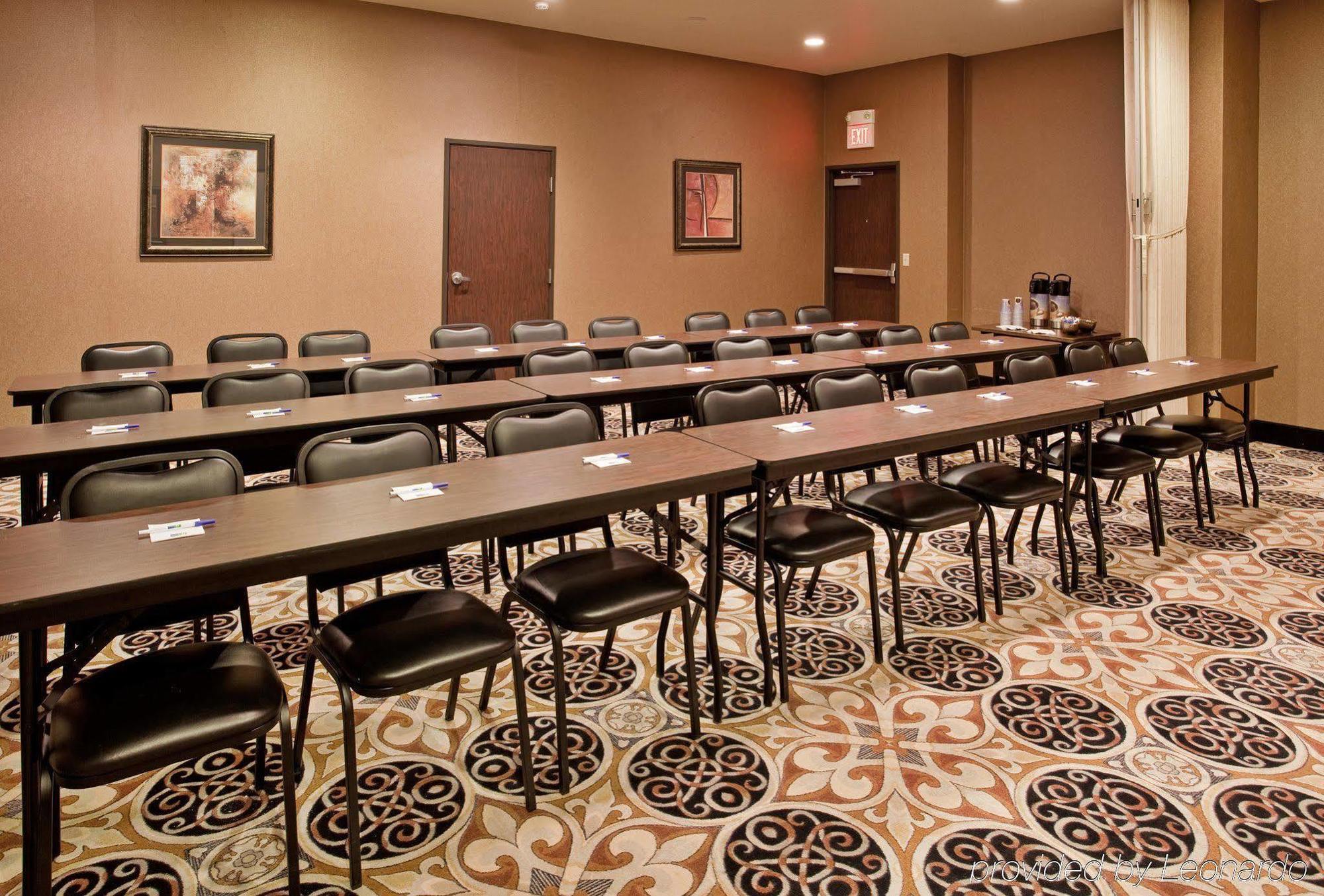 Holiday Inn Express Hotel & Suites Mcpherson By Ihg Instalações foto