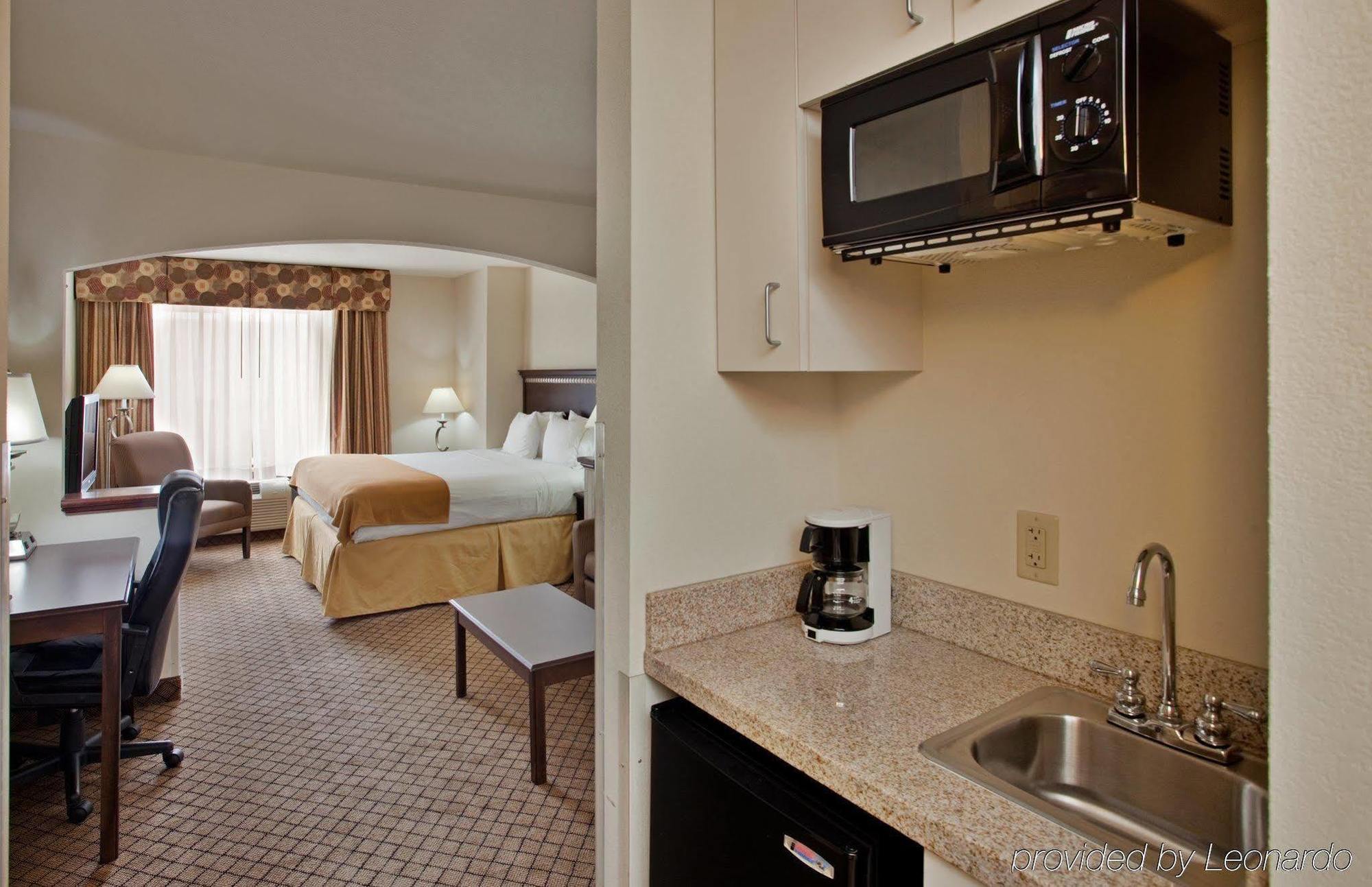 Holiday Inn Express Hotel & Suites Mcpherson By Ihg Quarto foto